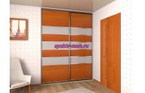 Шкаф-купе с глянцевыми вставками